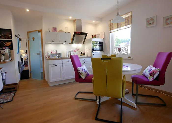 Upland-flair Blumenwiese Im Zentrum! Apartamento